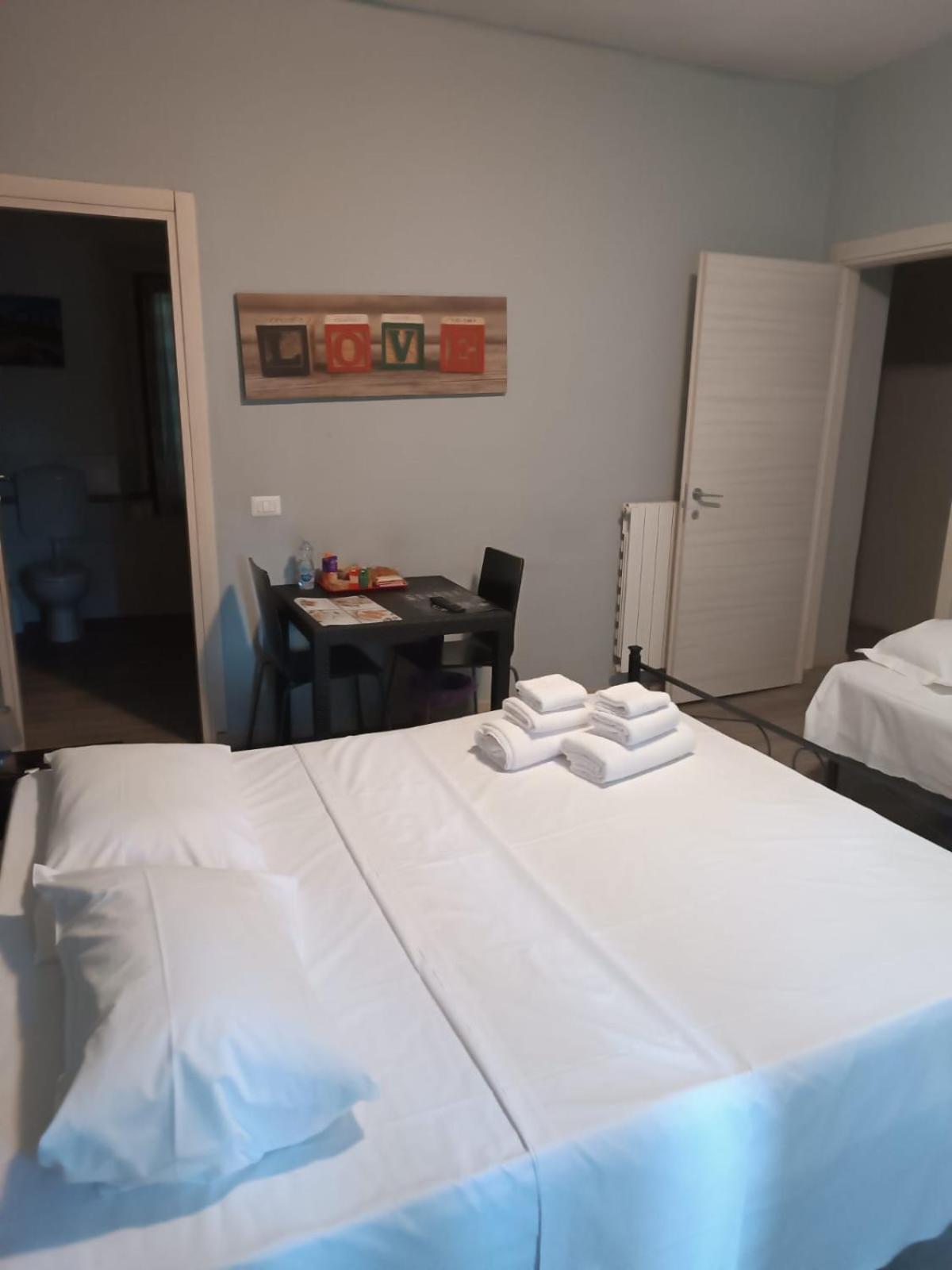 Mono Checkin A Richiesta Hotel Parma Luaran gambar